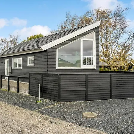 Stunning In Brkop With Wifi And 2 Bedrooms 2 Feriehus Børkop